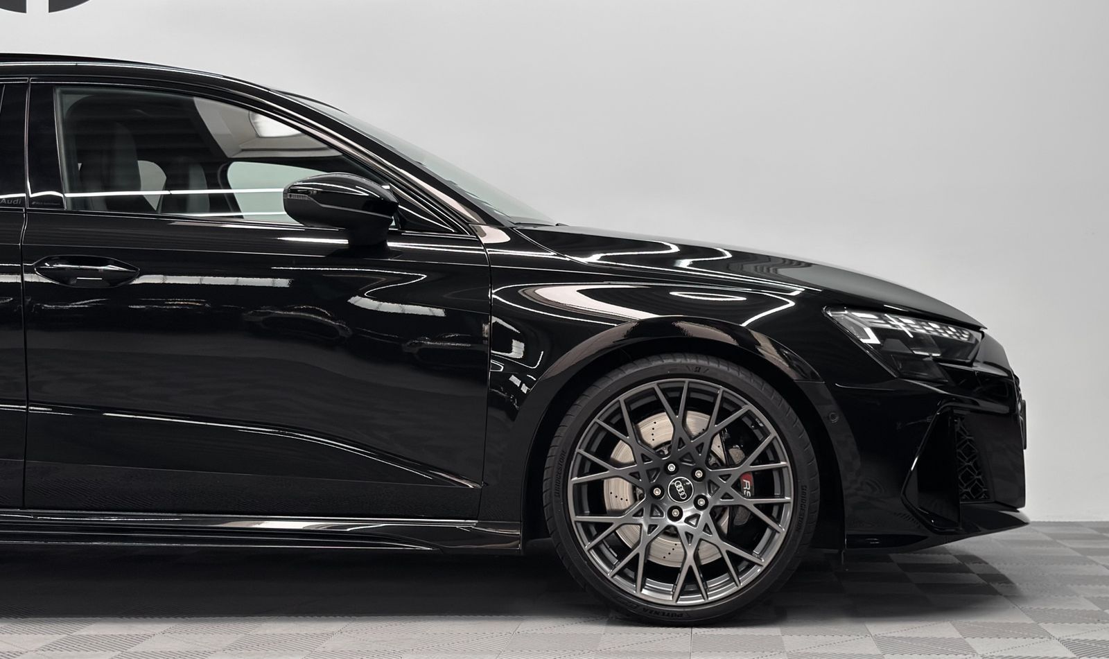 Audi RS3 2025 г. Чёрный, пробег 46000 км