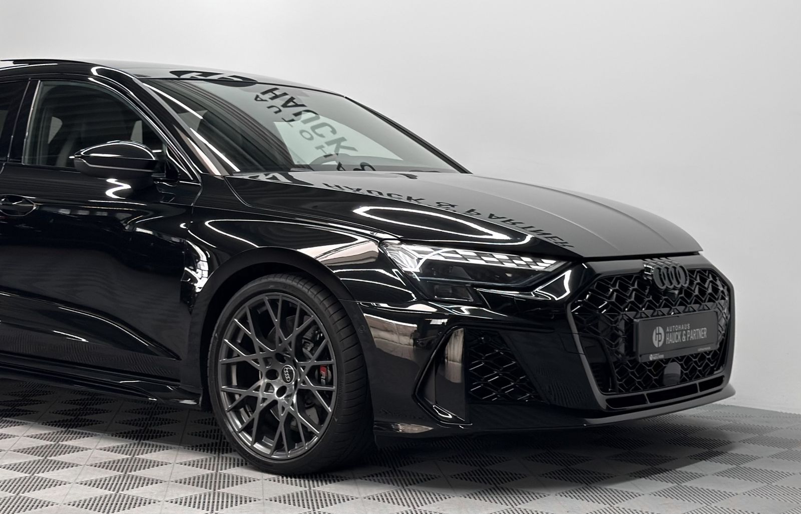 Audi RS3 2025 г. Чёрный, пробег 46000 км