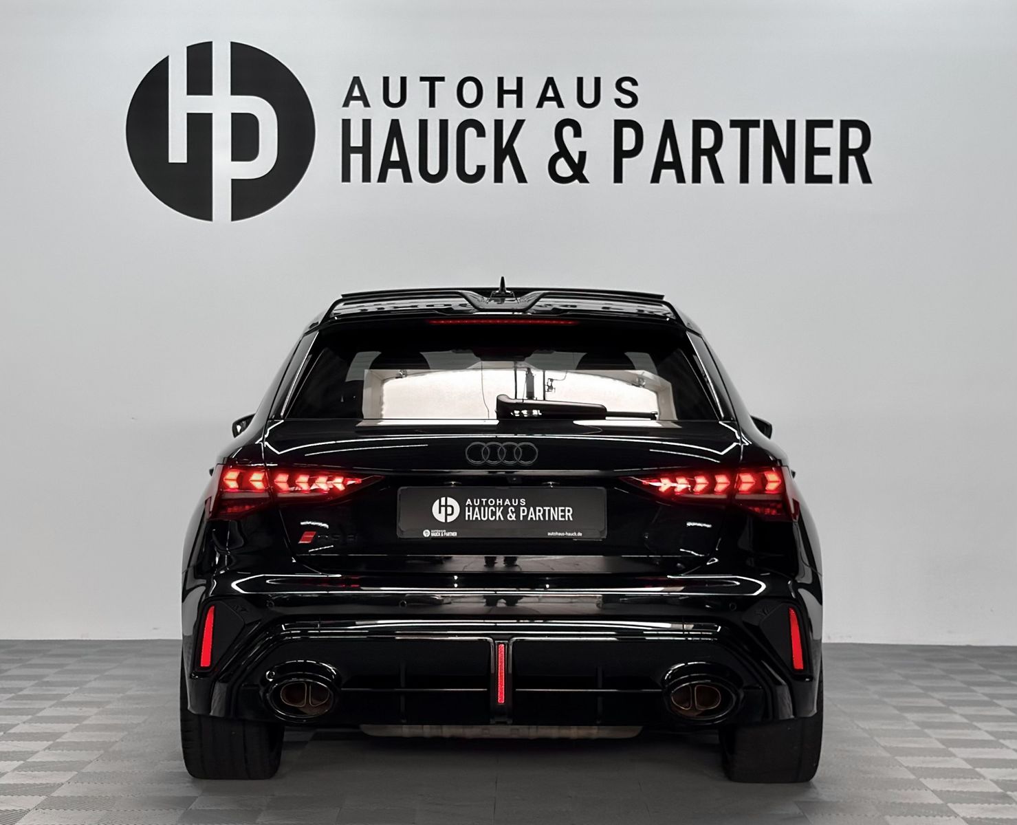 Audi RS3 2025 г. Чёрный, пробег 46000 км