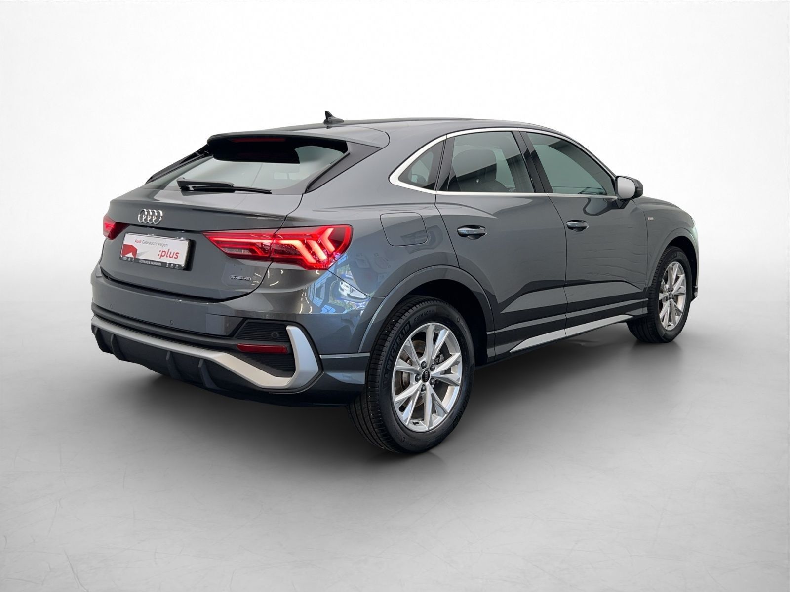 Audi Q3 2023 г. Серый, пробег 36829 км