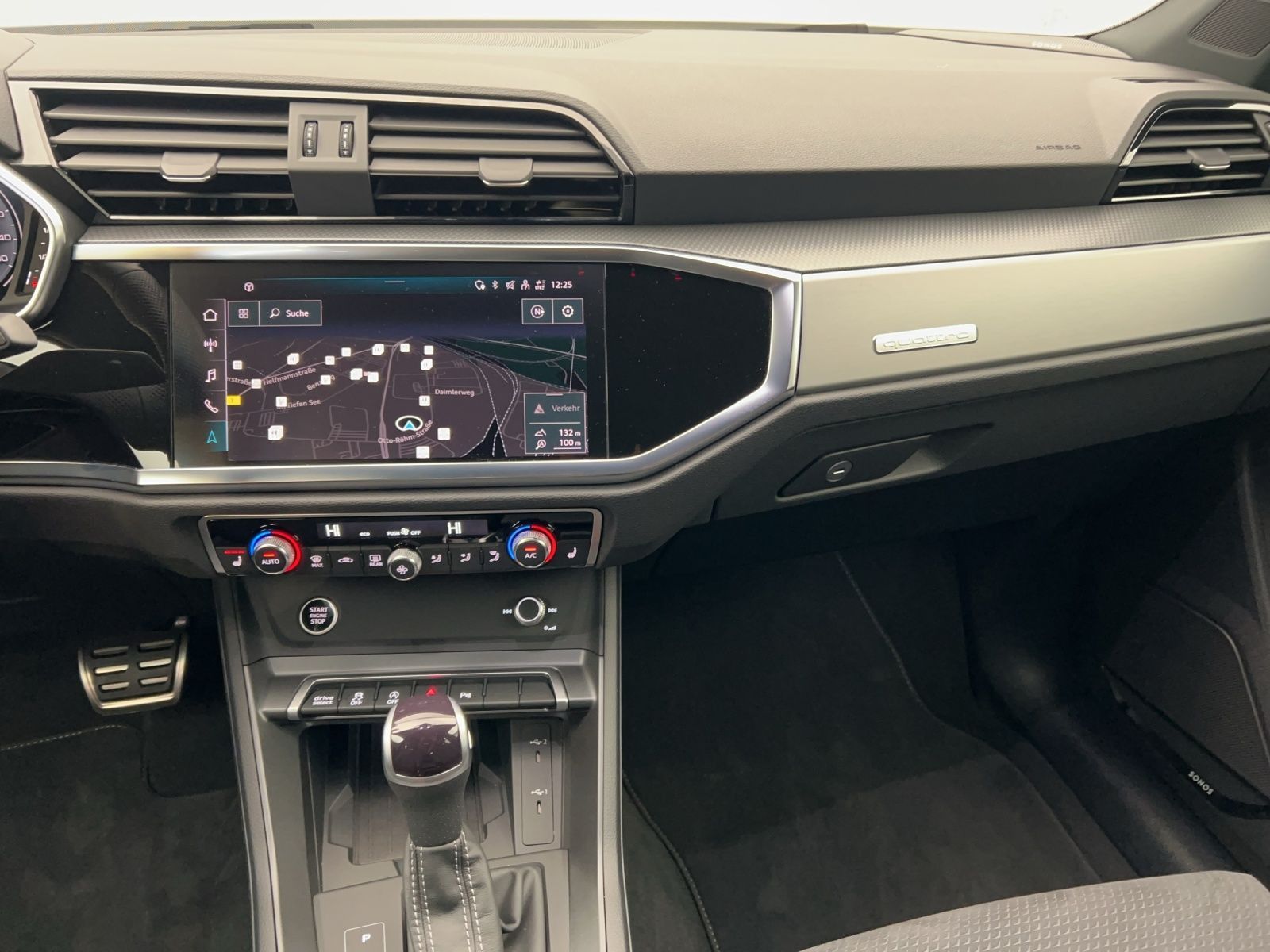 Audi Q3 2023 г. Серый, пробег 36829 км