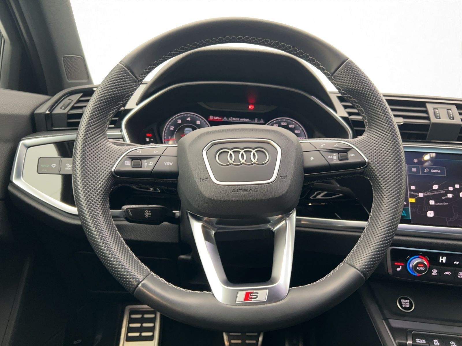 Audi Q3 2023 г. Серый, пробег 36829 км