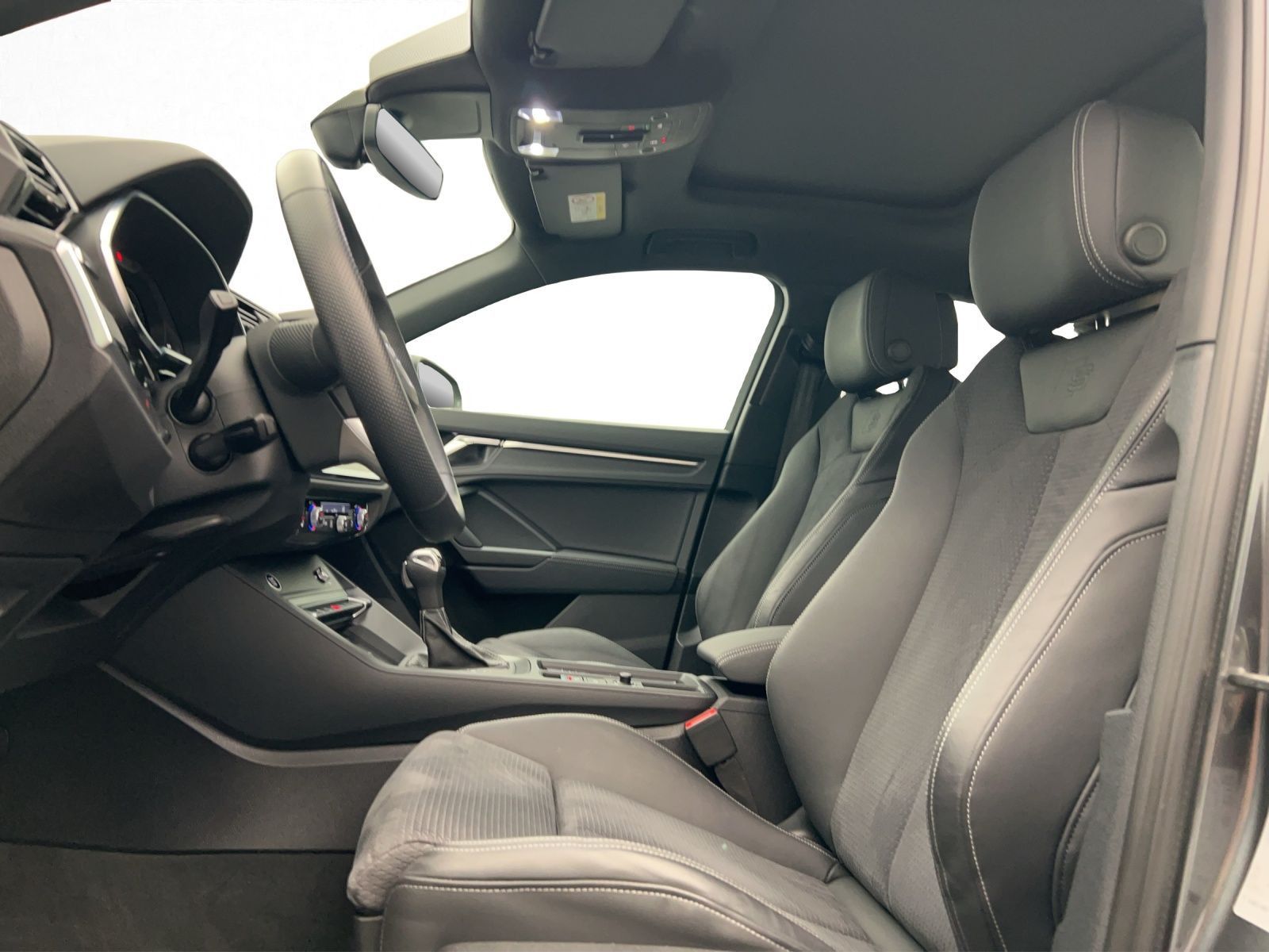 Audi Q3 2023 г. Серый, пробег 36829 км
