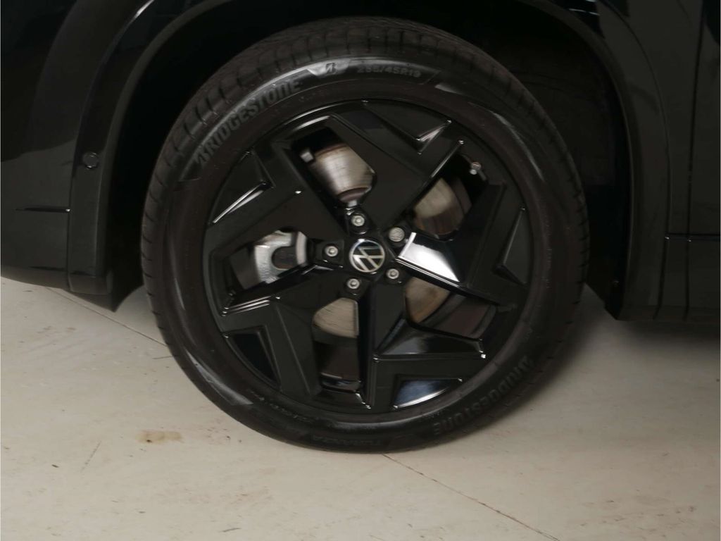 Volkswagen Tayron 2026 г. Чёрный, пробег 36133 км