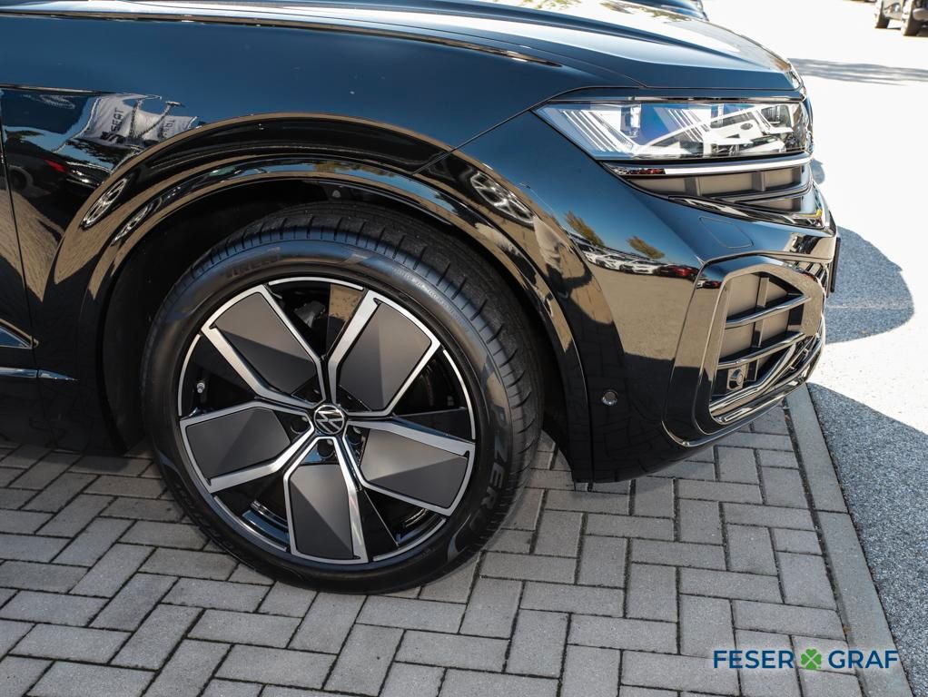 Volkswagen Touareg 2026 г. Чёрный, пробег 20950 км