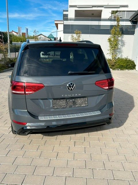 Volkswagen Touran 2022 г. Серый, пробег 59689 км