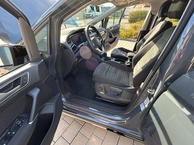 Volkswagen Touran 2022 г. Серый, пробег 59689 км