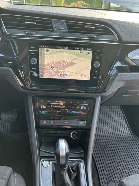 Volkswagen Touran 2022 г. Серый, пробег 59689 км