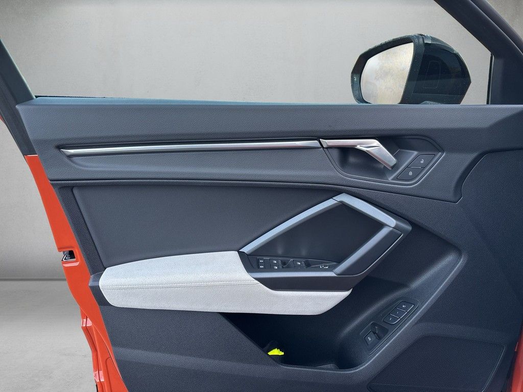 Audi Q3 2023 г. Оранжевый, пробег 53322 км