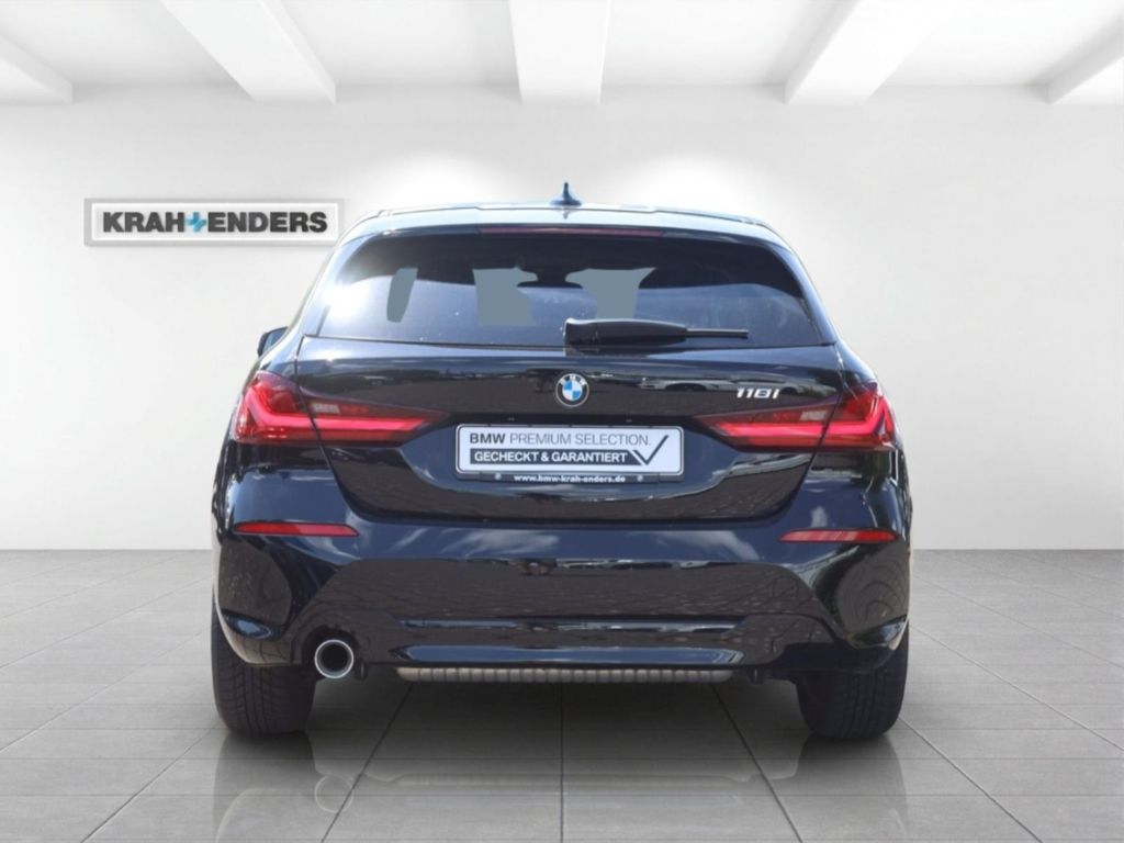 BMW 118 2022 г. Чёрный, пробег 32450 км