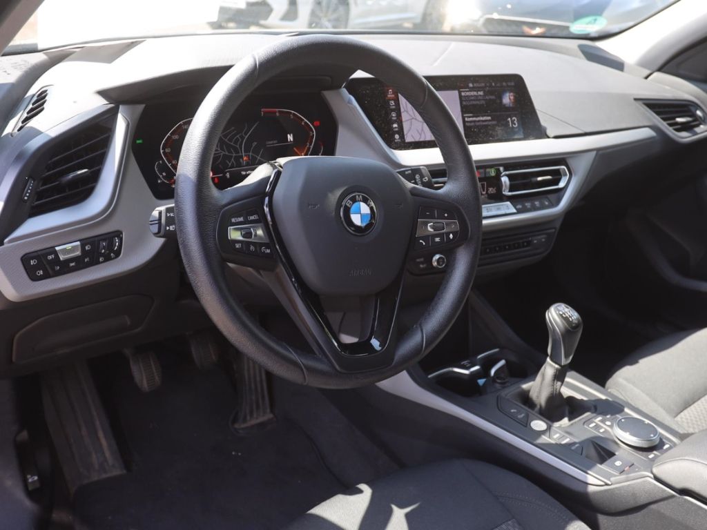 BMW 118 2022 г. Чёрный, пробег 32450 км