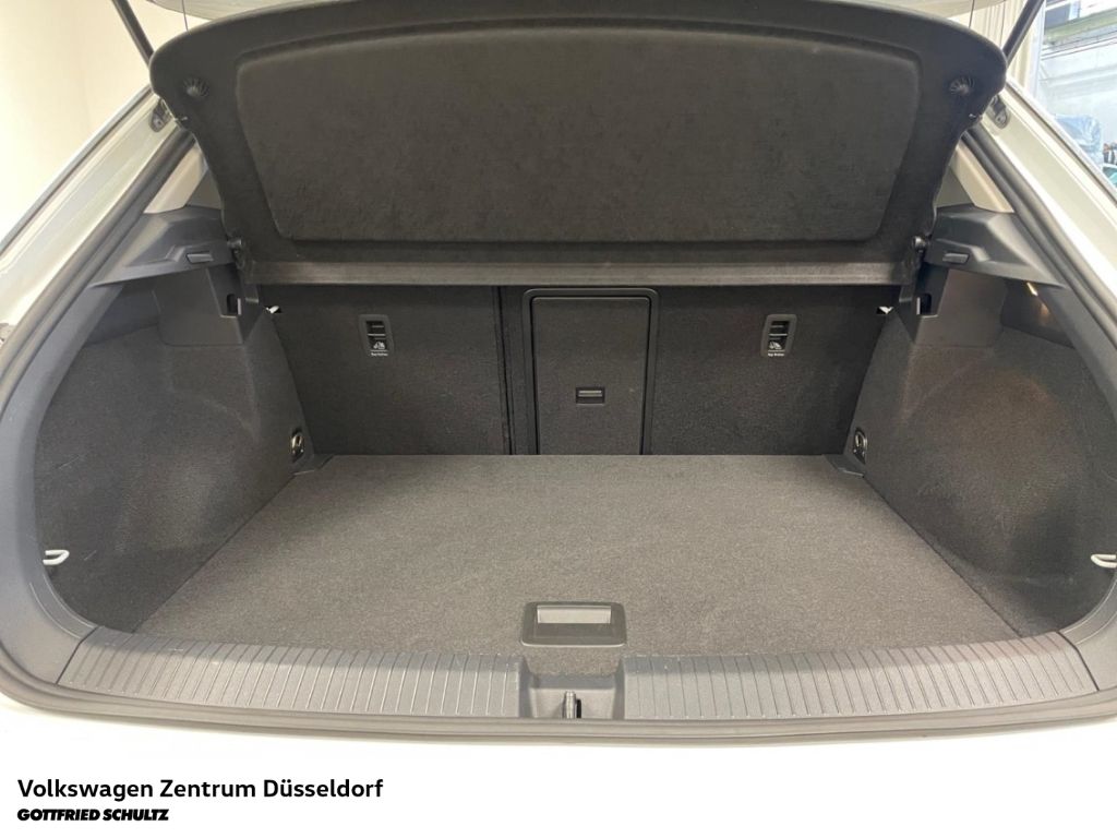 Volkswagen T-Roc 2022 г. Белый, пробег 29648 км