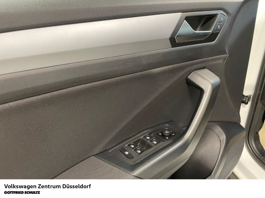 Volkswagen T-Roc 2022 г. Белый, пробег 29648 км