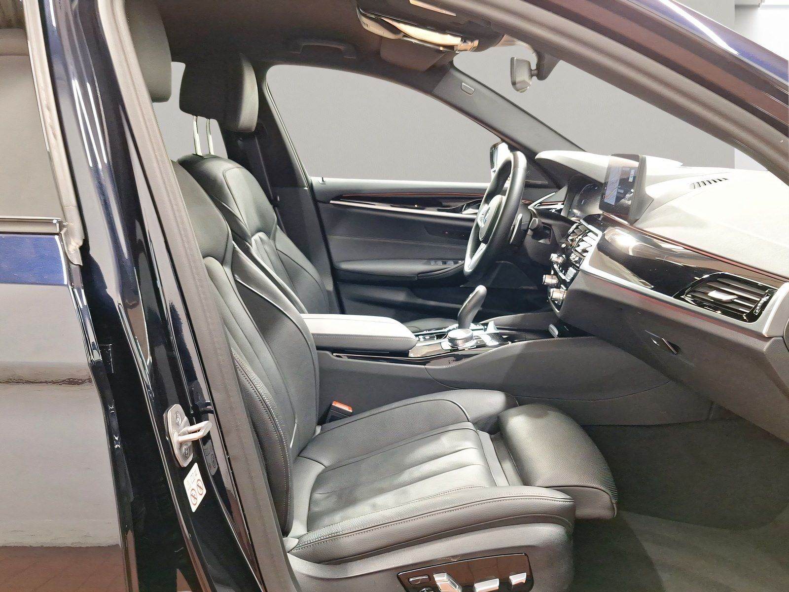 BMW 540 2023 г. Чёрный, пробег 44426 км