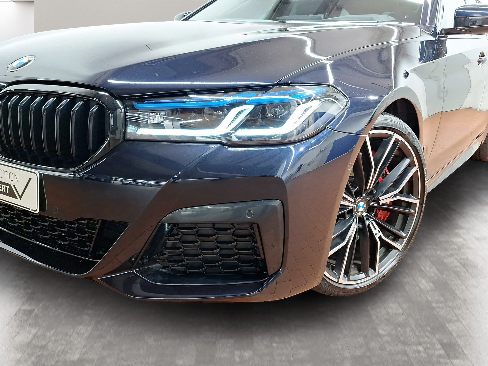 BMW 540 2023 г. Чёрный, пробег 44426 км