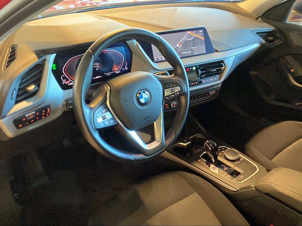 BMW 118 2023 г. Красный, пробег 43513 км