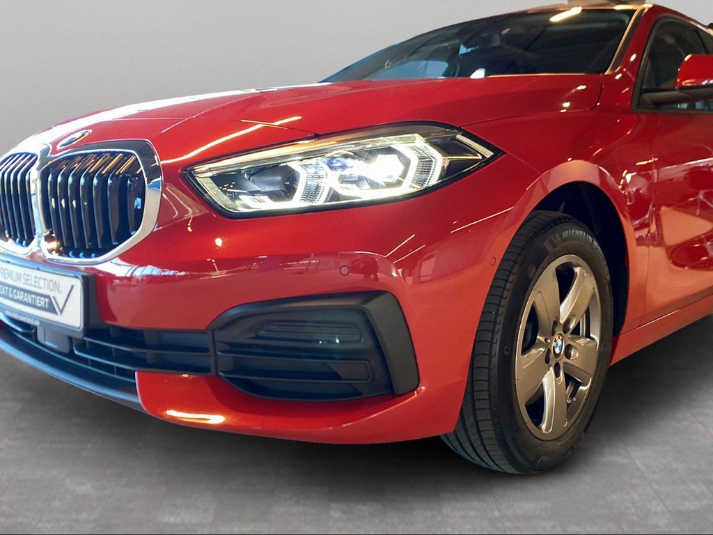 BMW 118 2023 г. Красный, пробег 43513 км