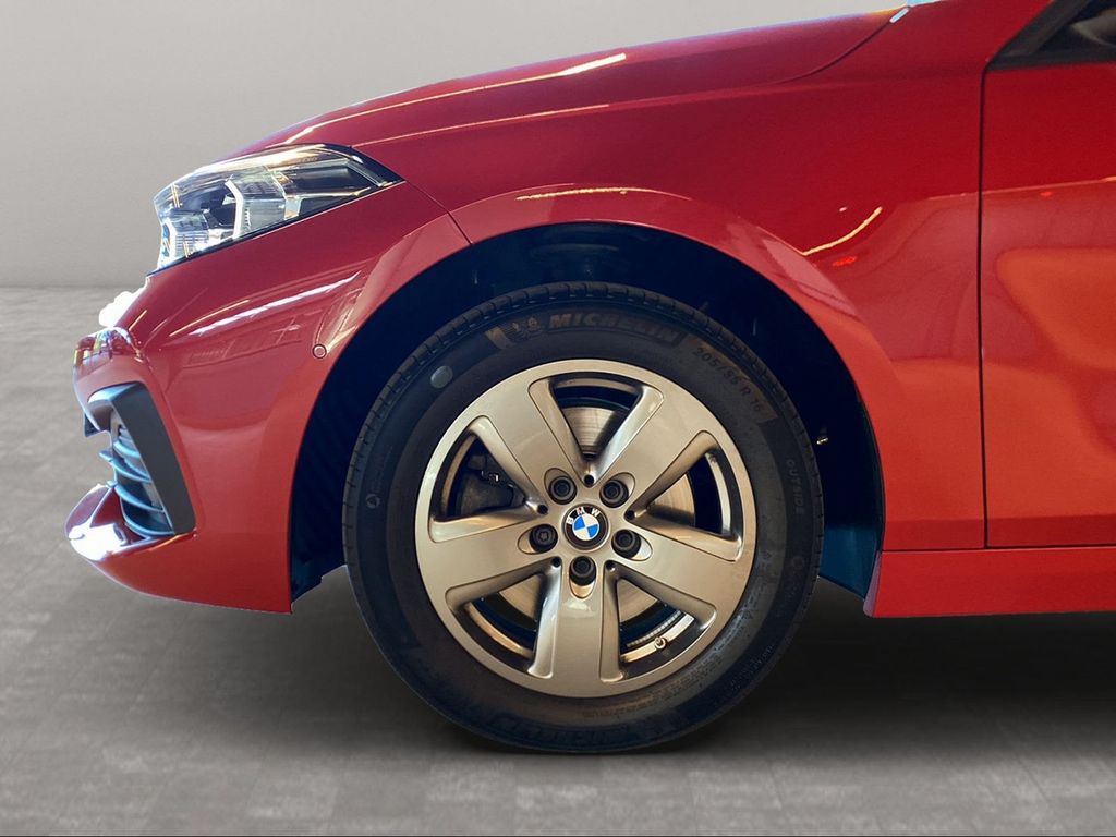 BMW 118 2023 г. Красный, пробег 43513 км