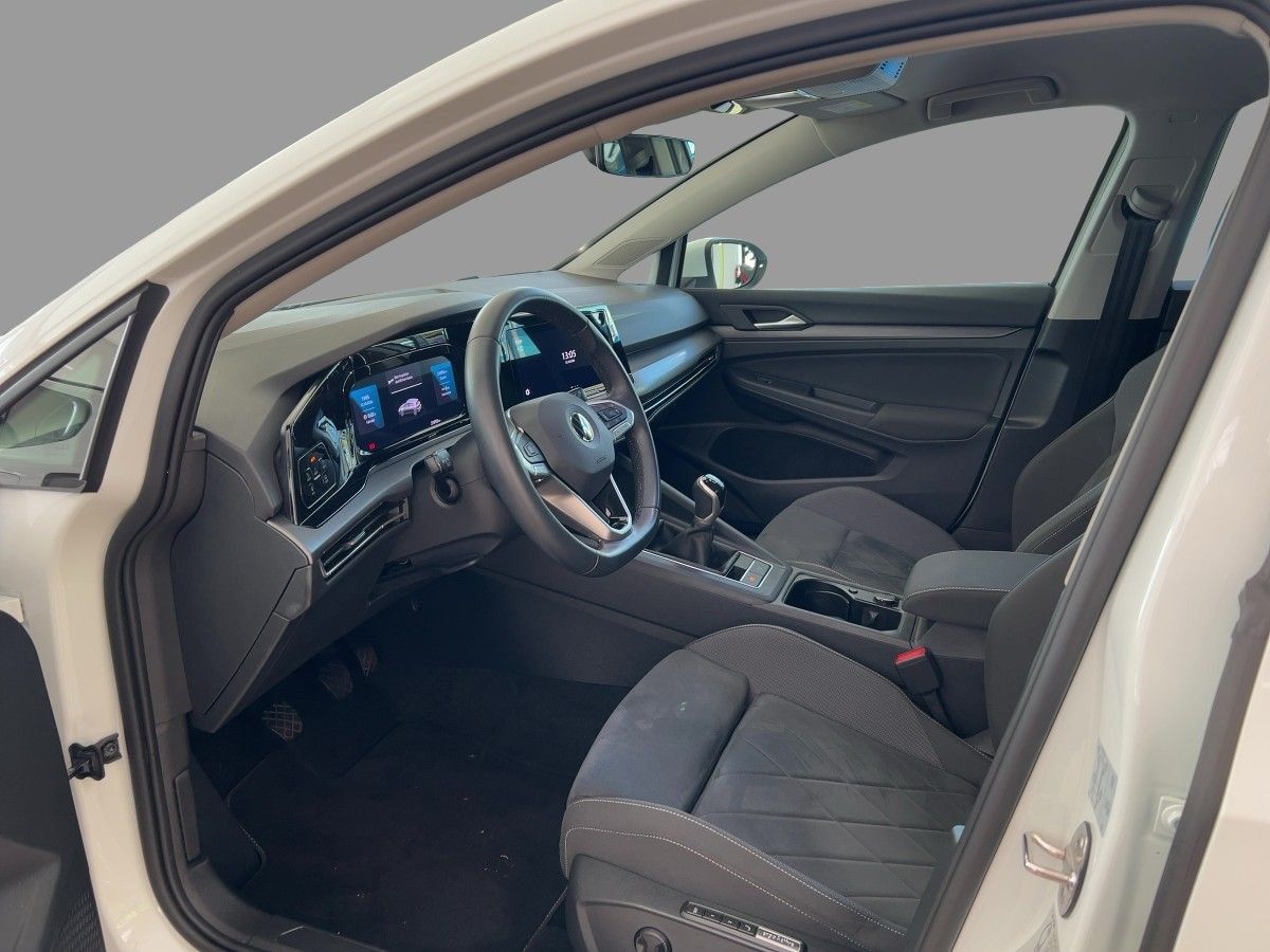 Volkswagen Golf 2022 г. Белый, пробег 21195 км