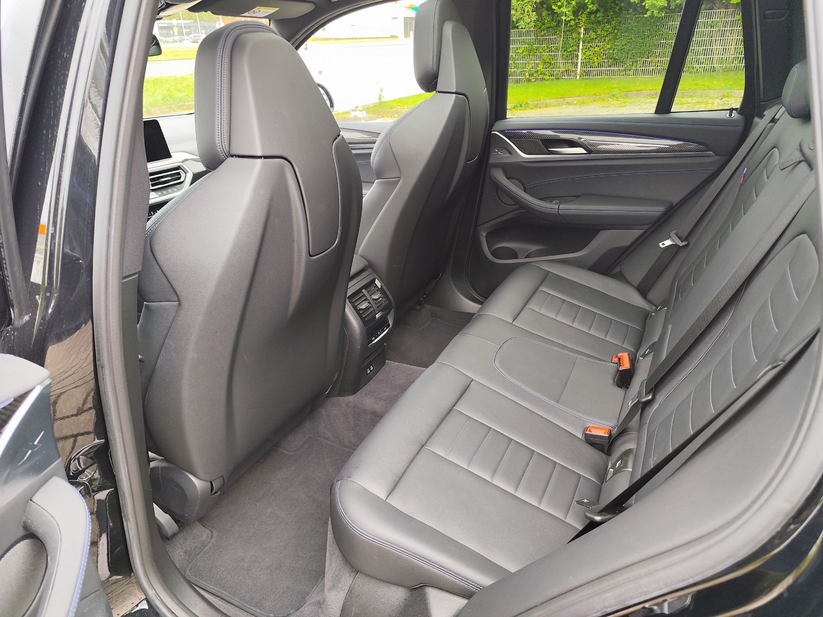 BMW X3 M40 2023 г. Чёрный, пробег 53948 км