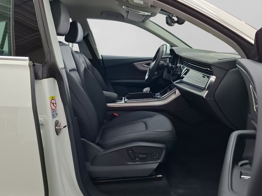 Audi Q8 2023 г. Белый, пробег 18380 км