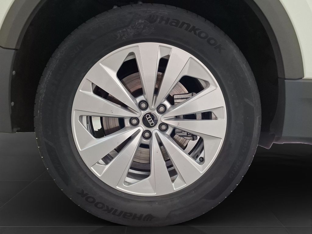 Audi Q8 2023 г. Белый, пробег 18380 км