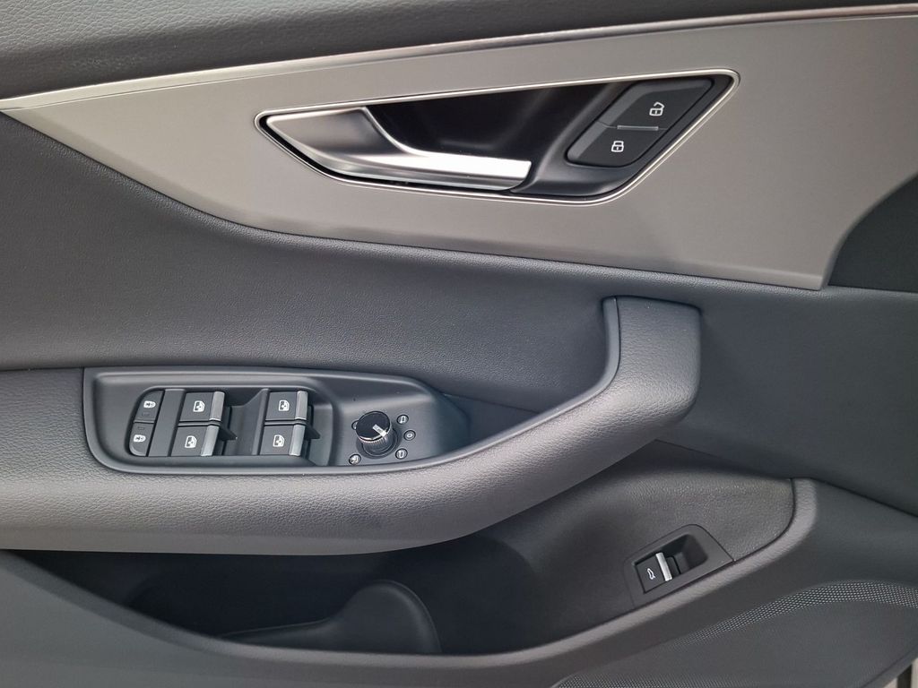 Audi Q8 2023 г. Белый, пробег 18380 км