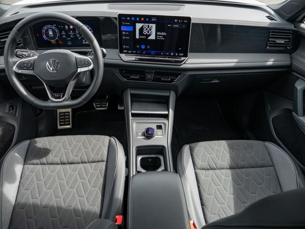 Volkswagen Tiguan 2025 г. Белый, пробег 26980 км