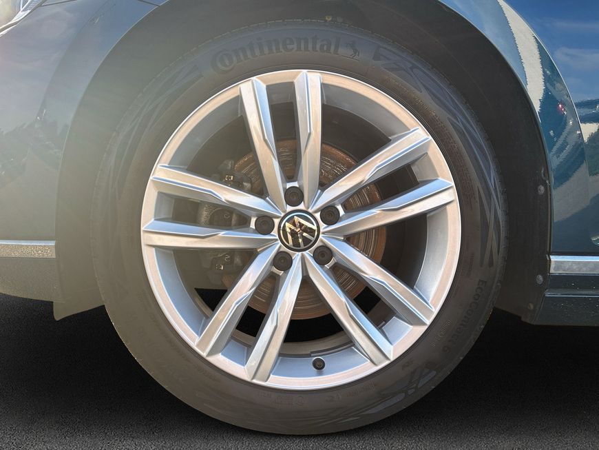 Volkswagen PASSAT VARIANT 2023 г. Синий, пробег 45256 км