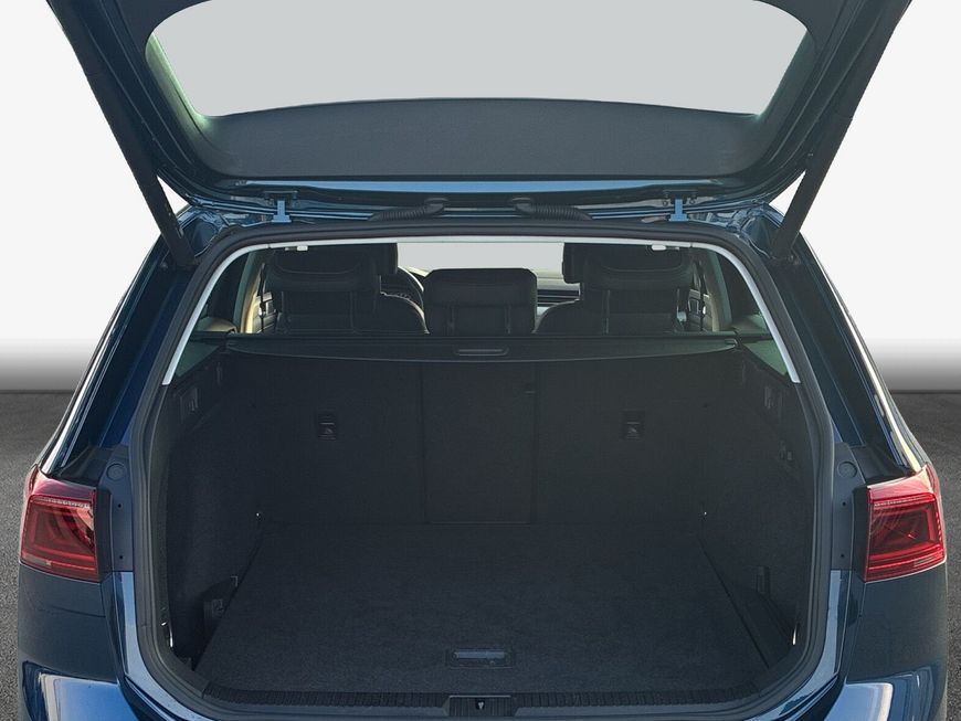 Volkswagen PASSAT VARIANT 2023 г. Синий, пробег 45256 км
