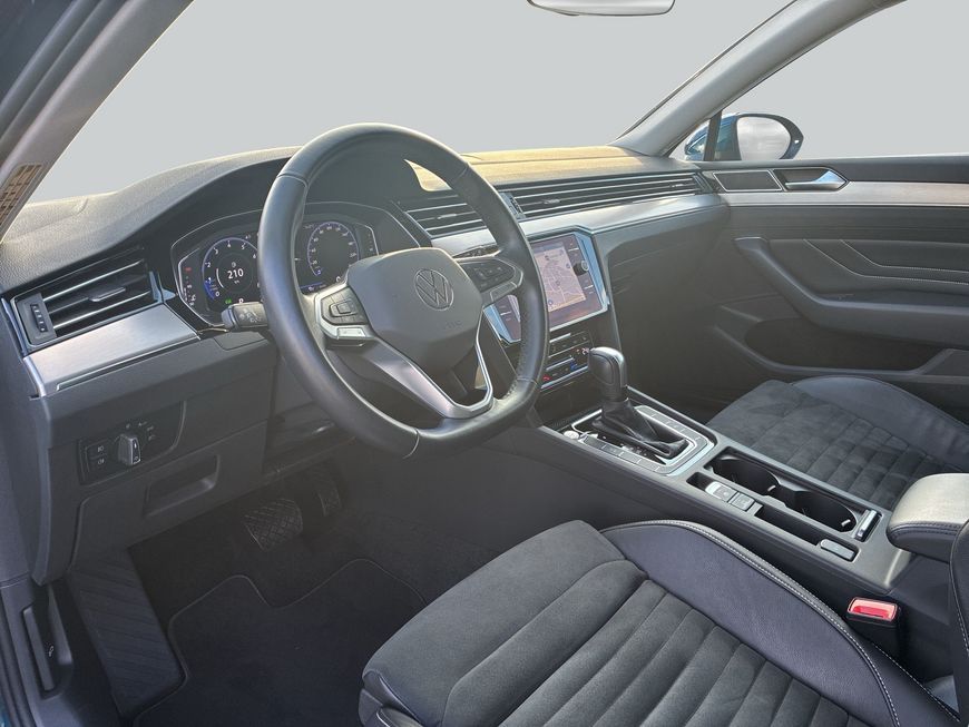 Volkswagen PASSAT VARIANT 2023 г. Синий, пробег 45256 км