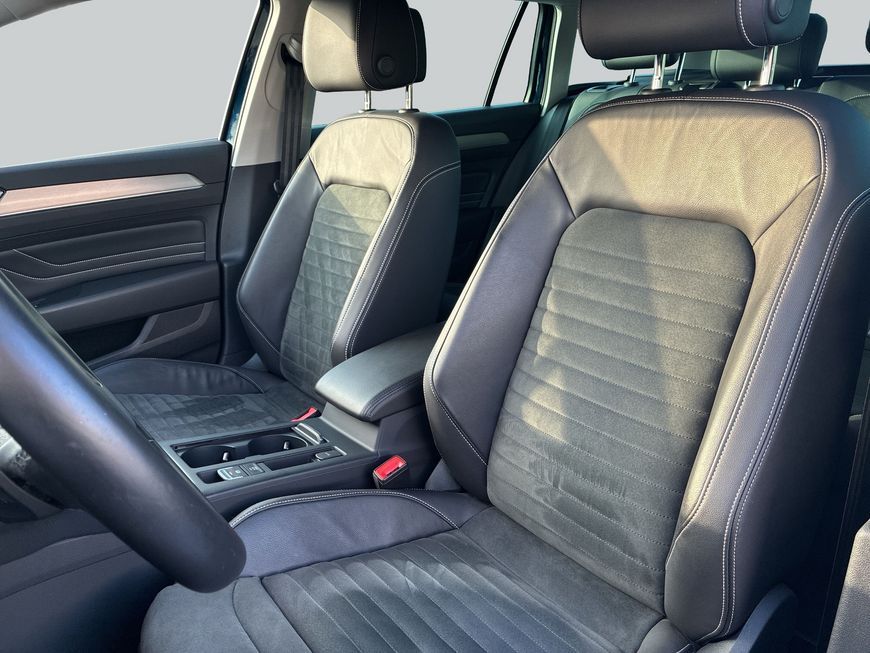 Volkswagen PASSAT VARIANT 2023 г. Синий, пробег 45256 км