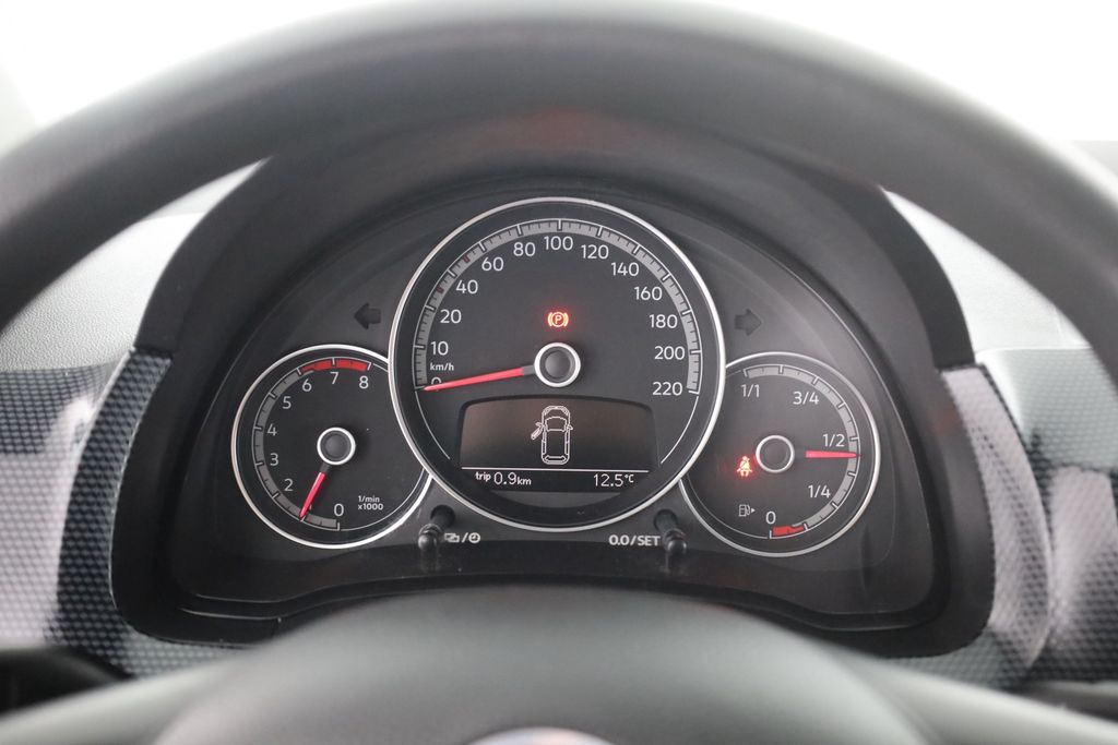 Volkswagen up! 2022 г. Белый, пробег 44229 км