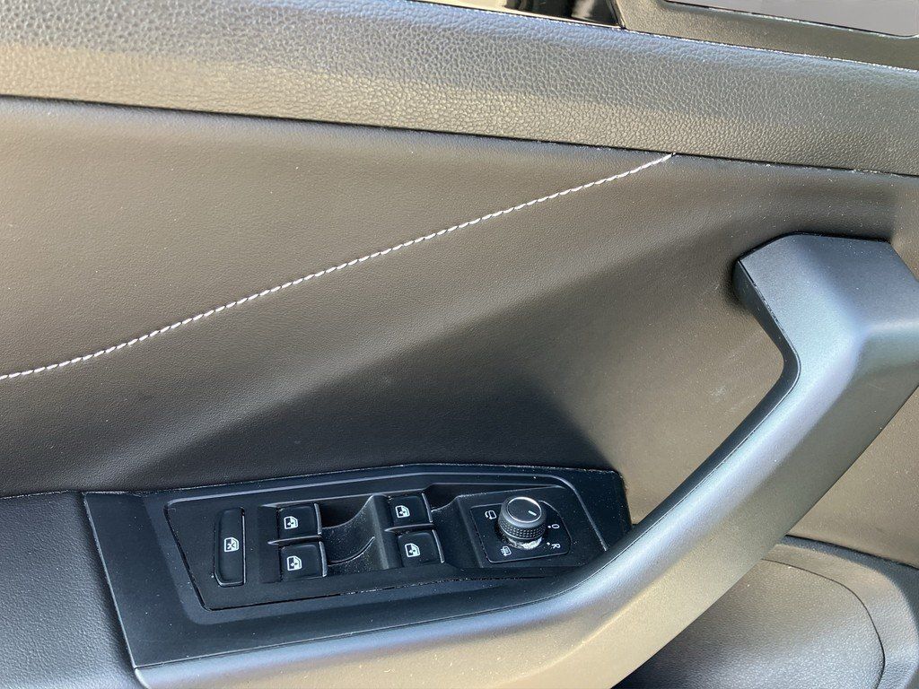Volkswagen T-Roc 2024 г. Серый, пробег 32300 км