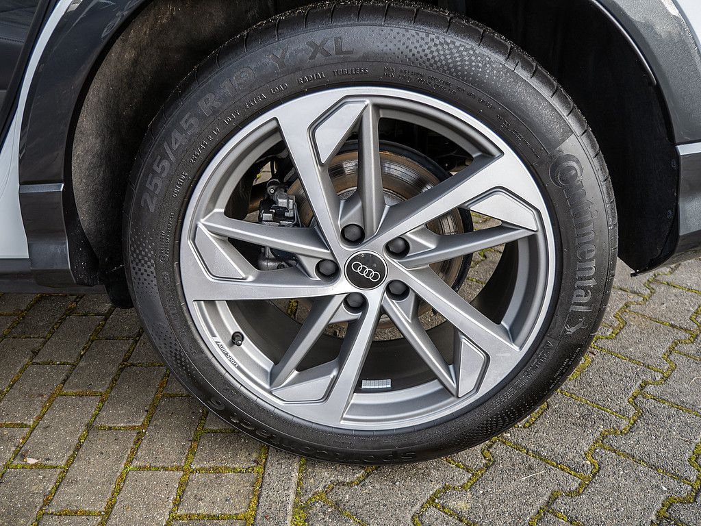 Audi Q3 2025 г. Белый, пробег 4987 км