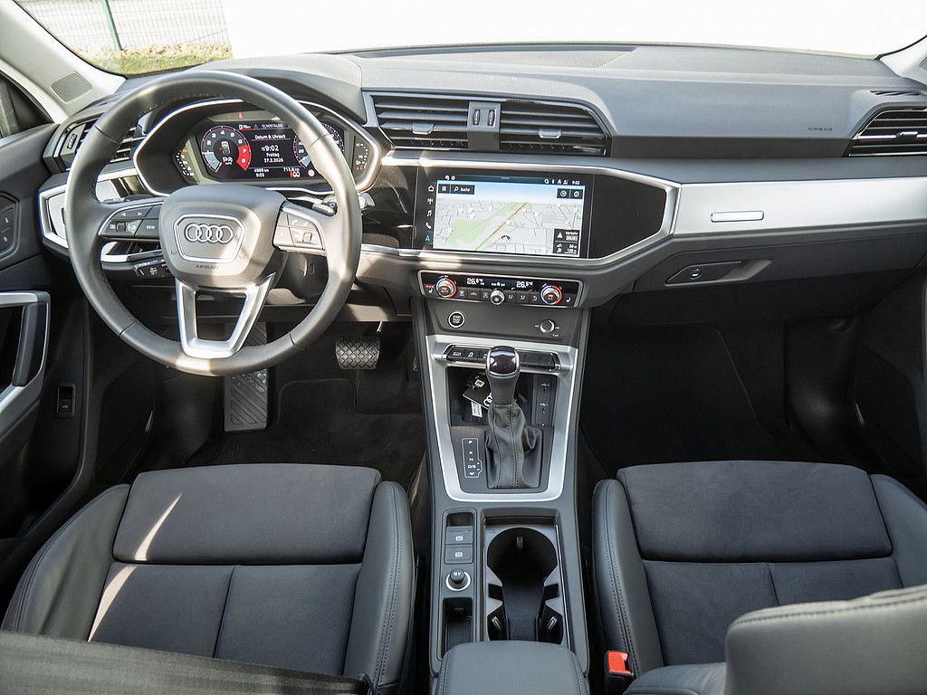 Audi Q3 2025 г. Белый, пробег 4987 км