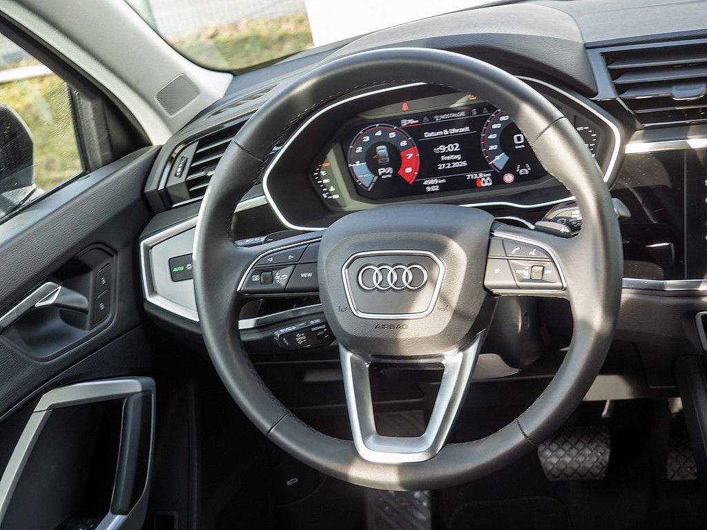 Audi Q3 2025 г. Белый, пробег 4987 км