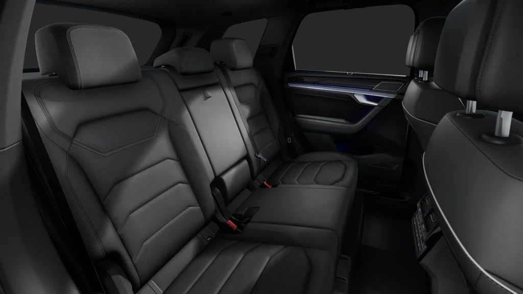 Volkswagen Touareg 2026 г. Чёрный, пробег 13029 км