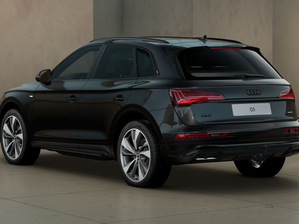 Audi Q5 2024 г. Чёрный, пробег 13900 км