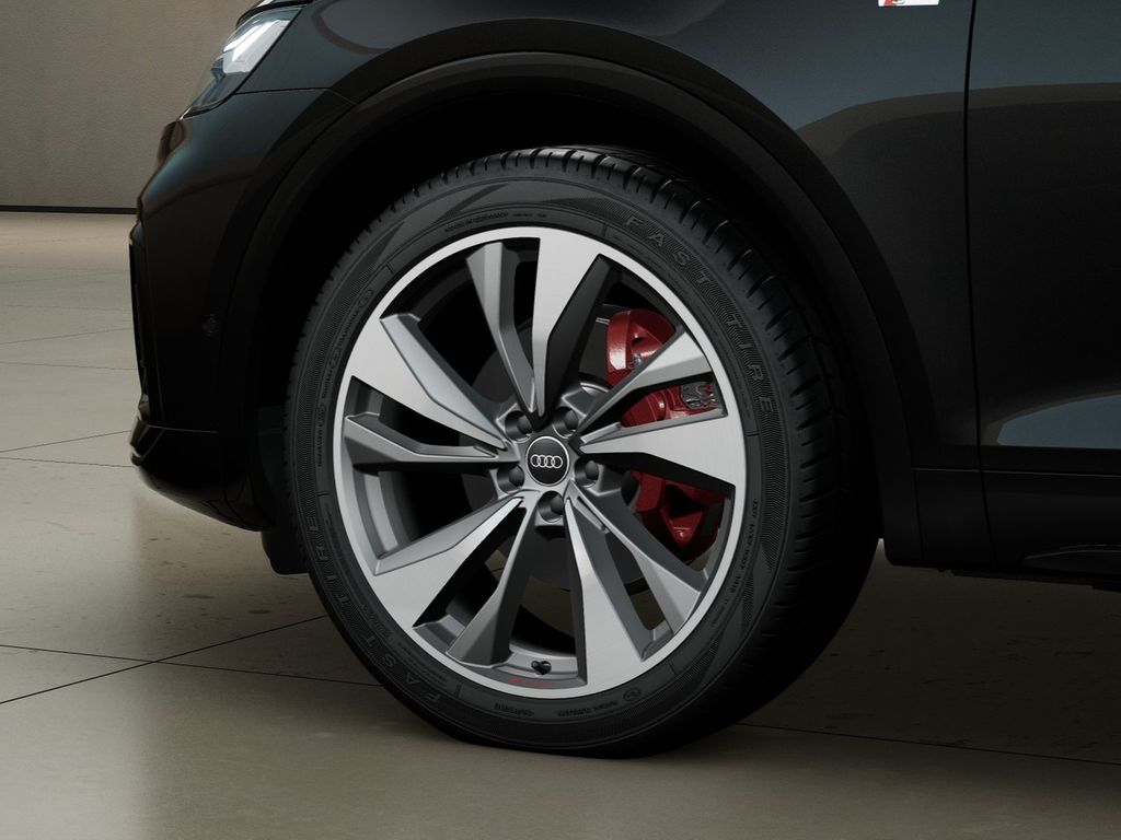 Audi Q5 2024 г. Чёрный, пробег 13900 км