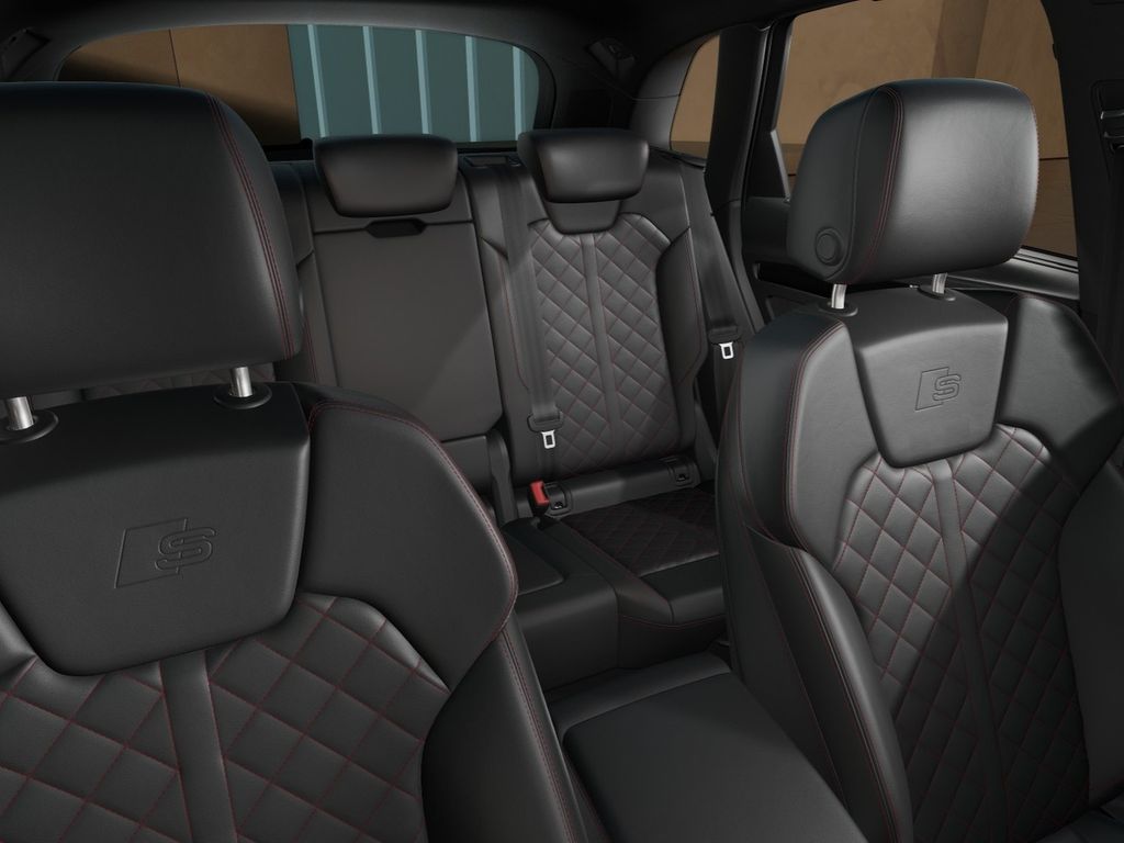 Audi Q5 2024 г. Чёрный, пробег 13900 км