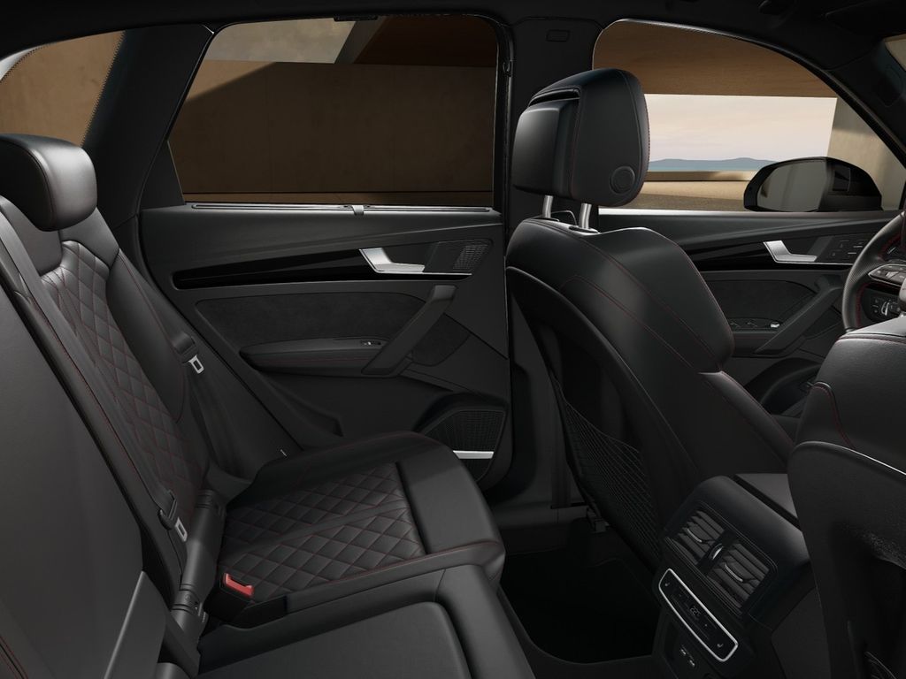 Audi Q5 2024 г. Чёрный, пробег 13900 км