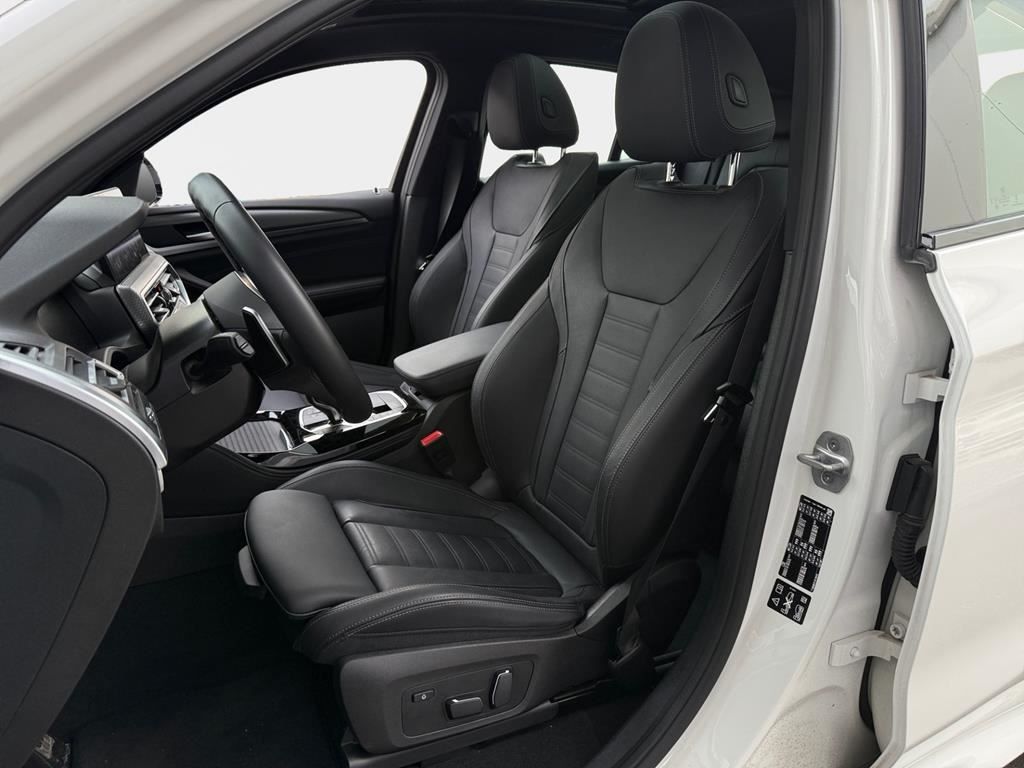 BMW X4 2025 г. Белый, пробег 18400 км
