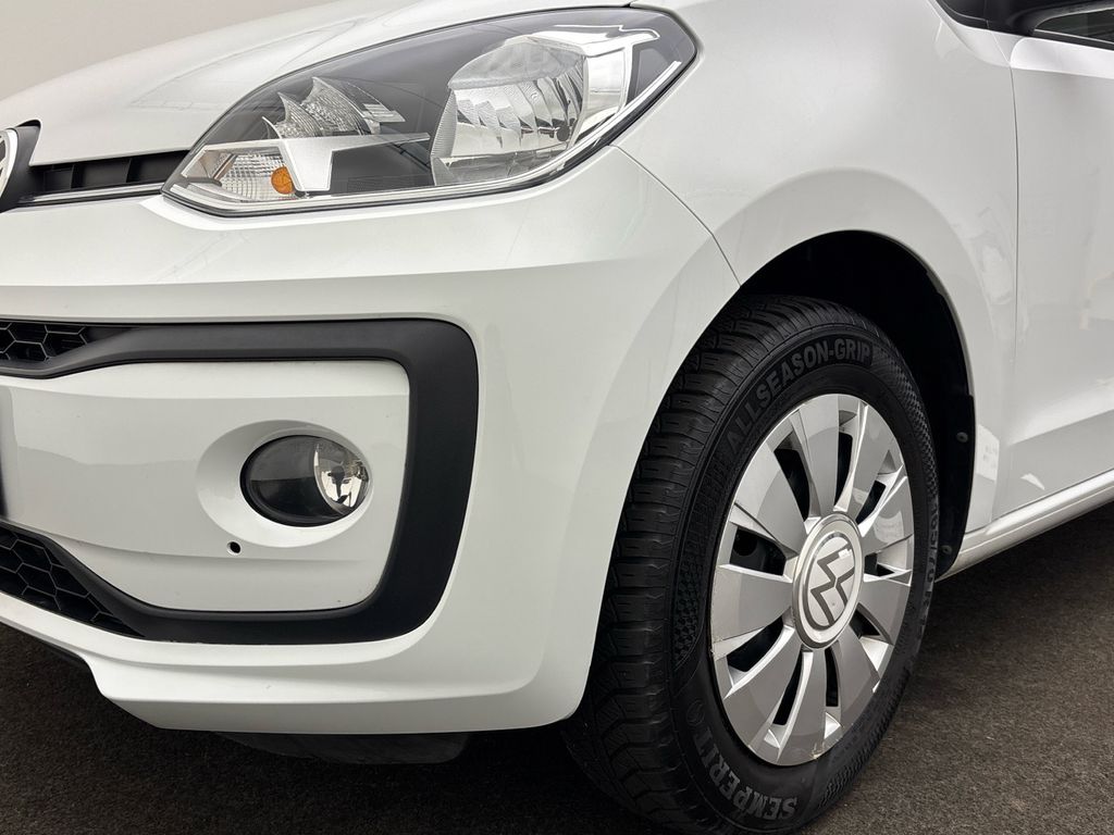 Volkswagen up! 2023 г. Белый, пробег 39324 км