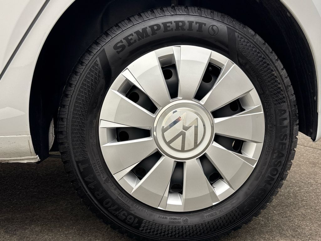 Volkswagen up! 2023 г. Белый, пробег 39324 км