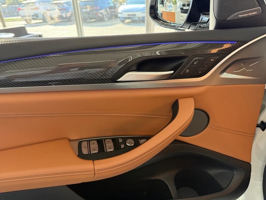 BMW X4 M40 2024 г. Белый, пробег 50400 км