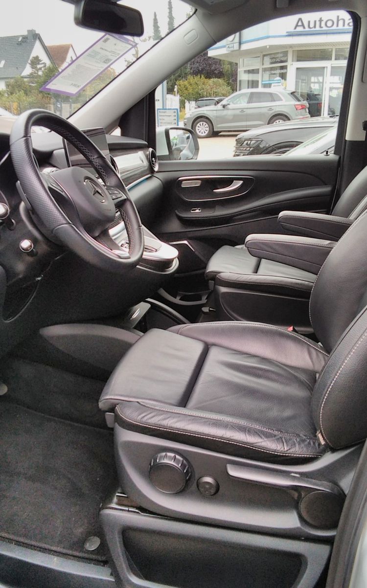 Mercedes-Benz V 300 2023 г. Белый, пробег 56516 км