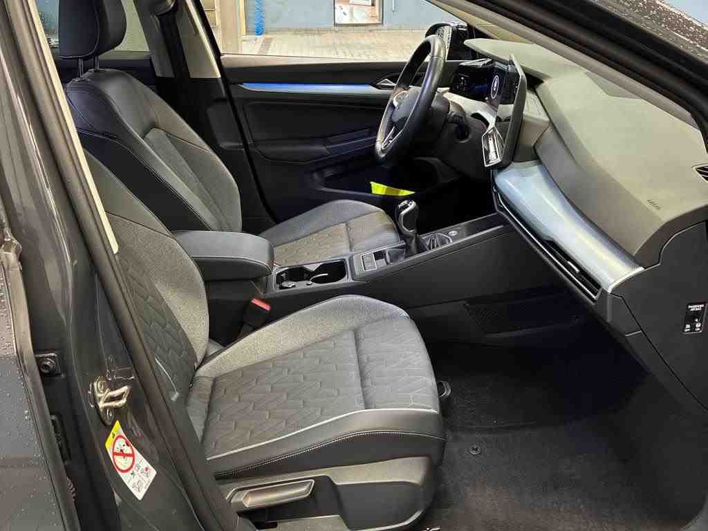 Volkswagen Golf 2024 г. Серый, пробег 29800 км