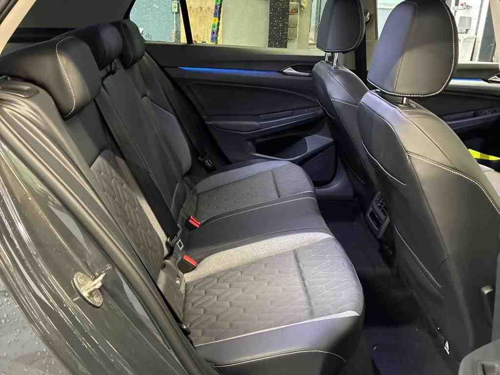 Volkswagen Golf 2024 г. Серый, пробег 29800 км