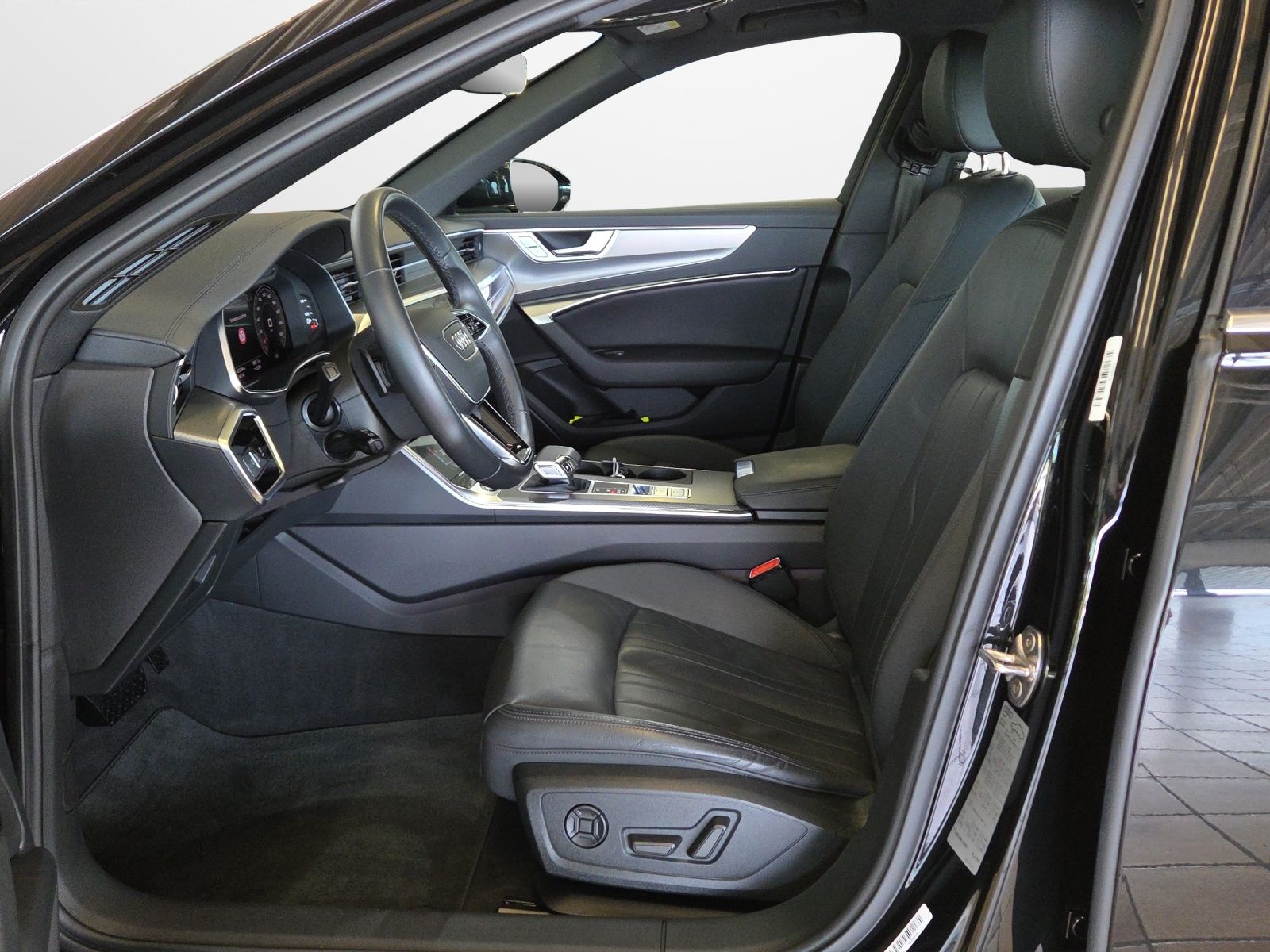 Audi A6 2023 г. Чёрный, пробег 45504 км